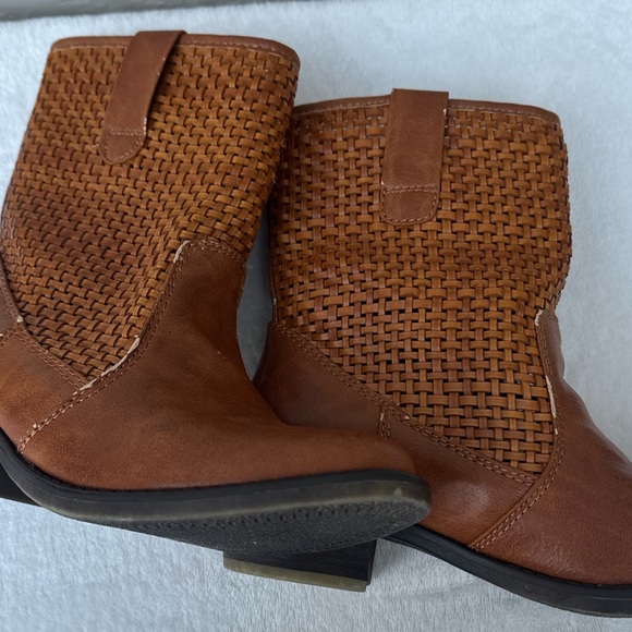 Bare Traps cowgirl ankle boots - Picture 8 of 8